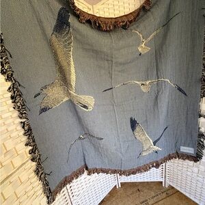 Taylor Swift Blue and Cream Seagull Throw Blanket